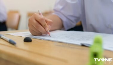 Vidusskolēniem turpmāk būs jākārto par vienu eksāmenu mazāk