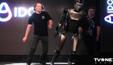 VIDEO Medvedeva pudeles brālis! Krievijā radītais humanoīdais robots prezentācijā piedzīvo pamatīgu fiasko - TVNET