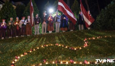 Gaismas, dziesmas un jūra – Jūrmala svin Latviju grandiozā programmā pie jūras