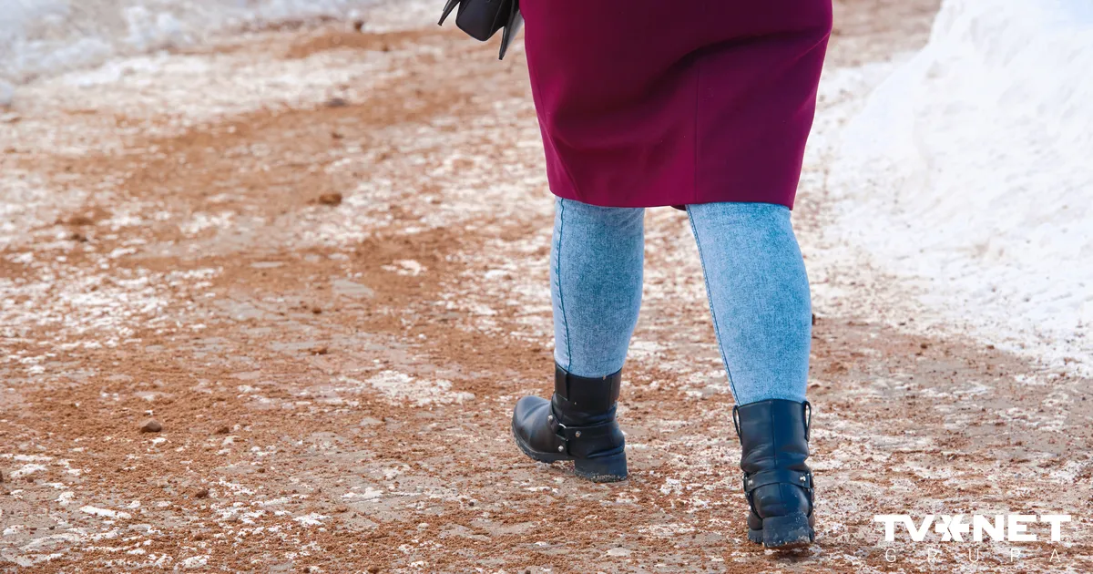 Rīgas iedzīvotājiem izsniegs smiltis ietvju kopšanai ziemā