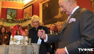 FOTO ⟩ Bakingemas pilī atzīmē karaļa Čārlza III 77. dzimšanas dienu