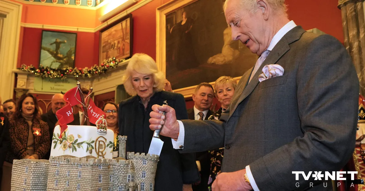 FOTO ⟩ Bakingemas pilī atzīmē karaļa Čārlza III 77. dzimšanas dienu