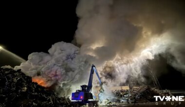 VIDEO ⟩ 1200 kvadrātmetru platībā Rīgā degusi metāla atkritumu kaudze - Apollo.lv