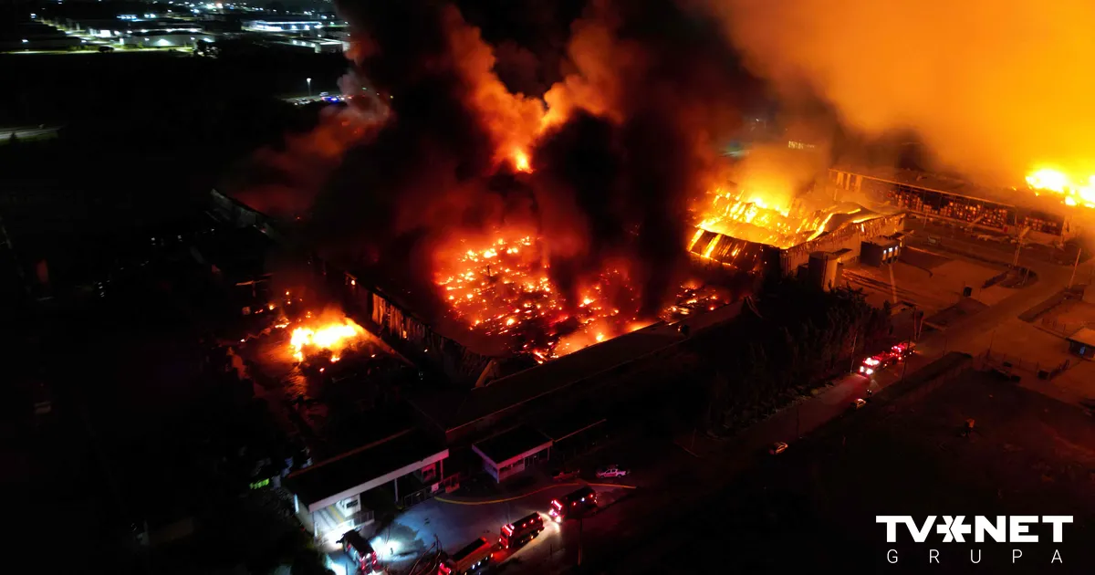 FOTO ⟩ Industriālo parku pie Argentīnas galvaspilsētas satricina spēcīgi sprādzieni