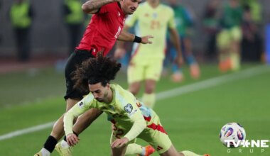 Spānijas un Turcijas futbolistiem uzvaras Pasaules kausa kvalifikācijas turnīra E grupas mačos