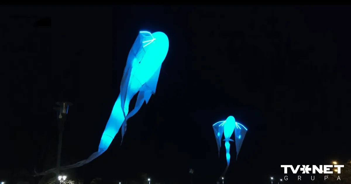 NOSKATIES ⟩ Mākslinieki no Francijas pārsteidz ar, iespējams, krāšņāko festivāla “Staro Rīga” objektu