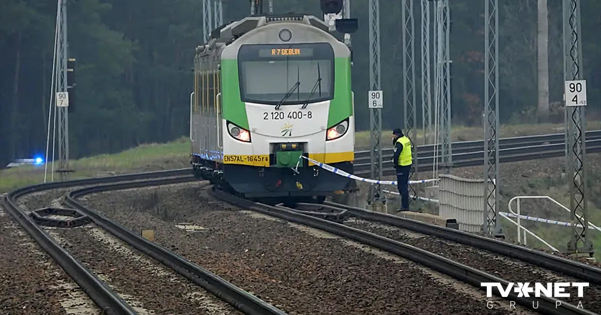 Netālu no Varšavas bojātas dzelzceļa sliedes, kas ved uz Žešovu