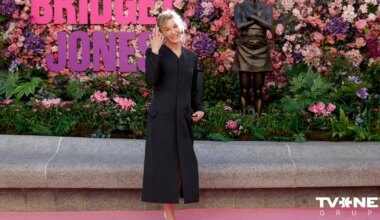 "Viņa ir jaukāka par mani." Renē Zelvēgere vērtē jaunatklāto Bridžitas Džounsas skulptūru