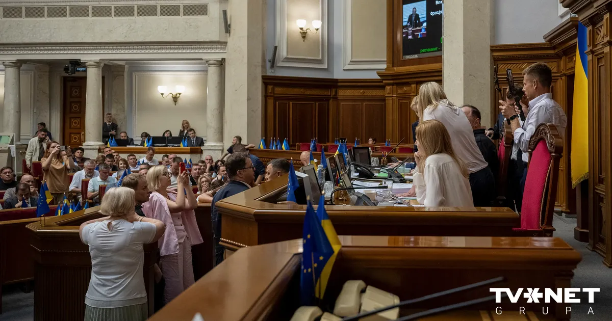 Ukrainas parlamentā izgāzts balsojums par ministru demisiju