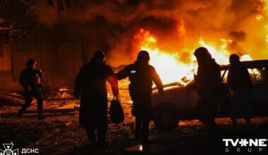 FOTO ⟩ Krievijas dronu un raķešu triecienā Ukrainai vairāki nogalinātie, cietuši desmitiem cilvēku