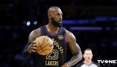 NBA rekorda sezonu Džeimss sāk ar "double double" un uzvaru