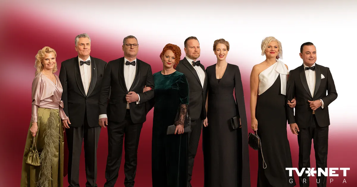 ETIĶETE ZEM LUPAS ⟩ Perfekta etiķete vai ignorance. Jau atkal vienādās kleitās!