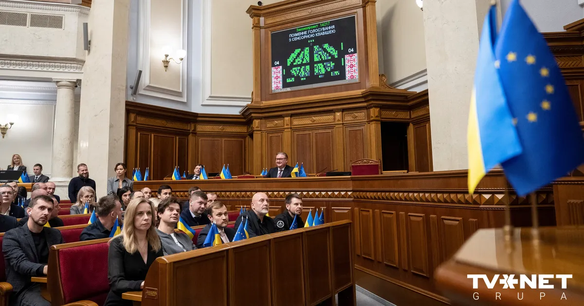 Ukrainas parlaments atceļ tieslietu un enerģētikas ministrus