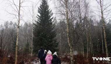 FOTO ⟩ Rīgas mērs lūko pilsētas Ziemassvētku egles