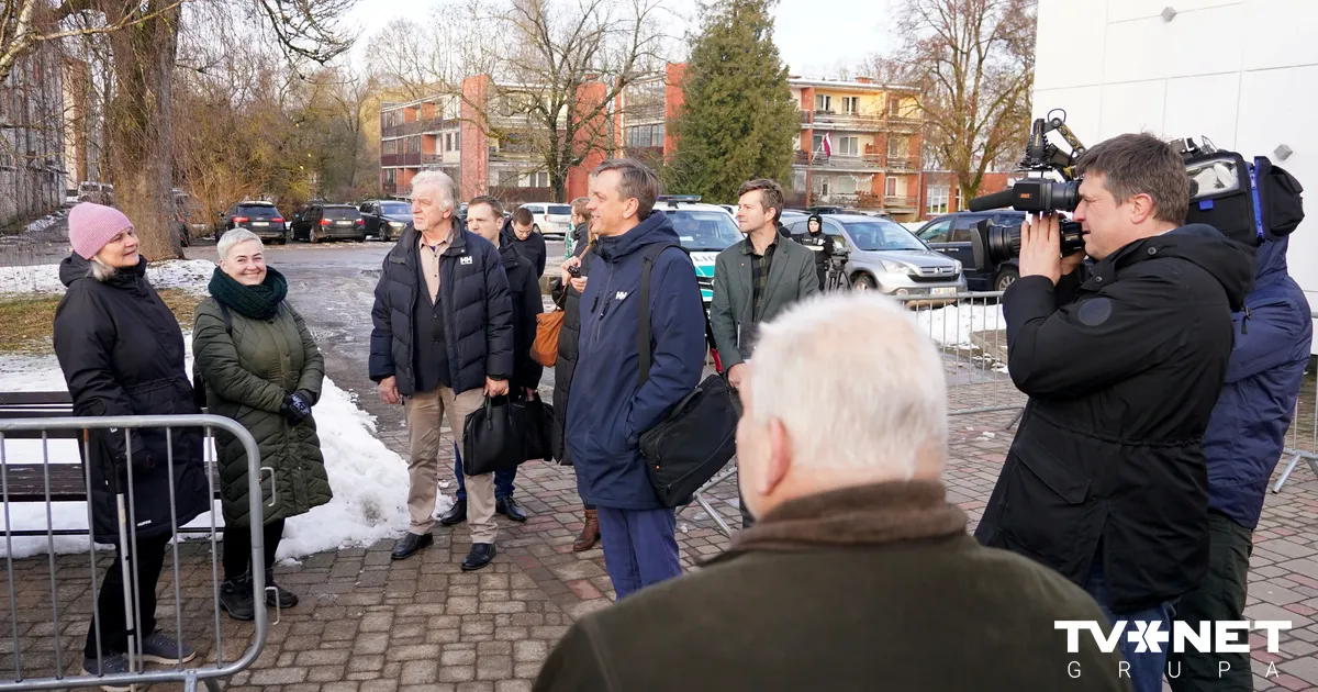 FOTO ⟩ Aizvadīts pikets saistībā ar norisēm Siguldas novada domē