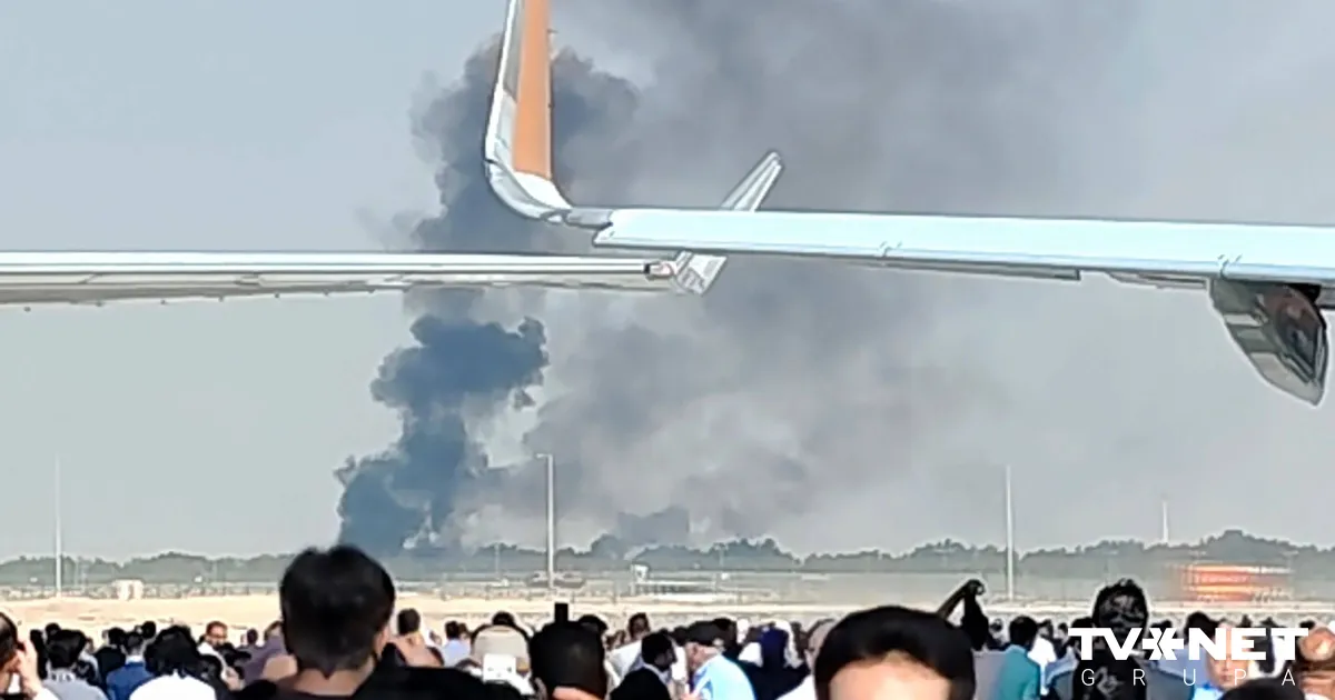 FOTO UN VIDEO ⟩ Dubaijas aviošovā parauglidojuma laikā avarējis Indijas iznīcinātājs