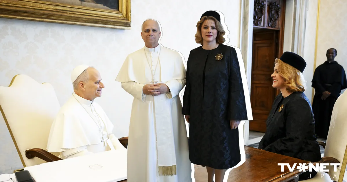 ETIĶETE ZEM LUPAS ⟩ Siliņas "Kenedijas" elegance, apciemojot pāvestu