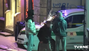 VIDEO ⟩ Vecrīgā jaunietis konflikta laikā izšāvis no ieroča