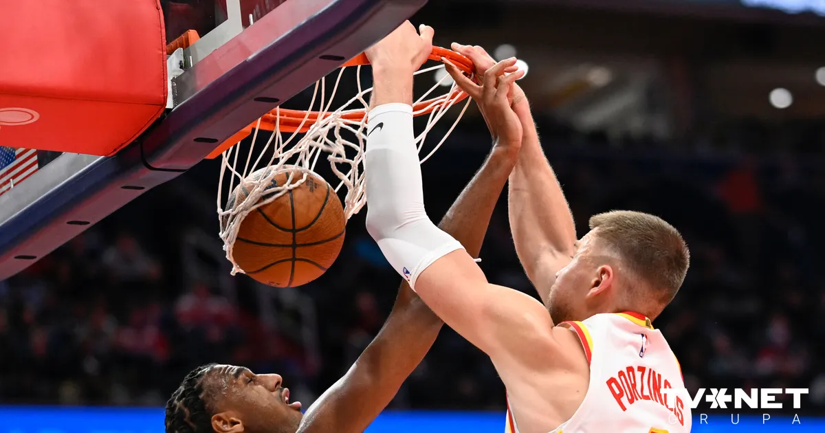 Porziņģa rezultatīvais sniegums neglābj "Hawks" no zaudējuma NBA vājākajai komandai