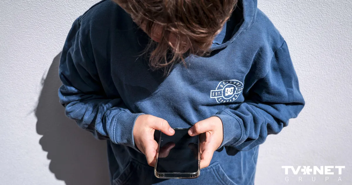 Austrālijā tiesā apstrīd sociālo mediju aizliegumu bērniem