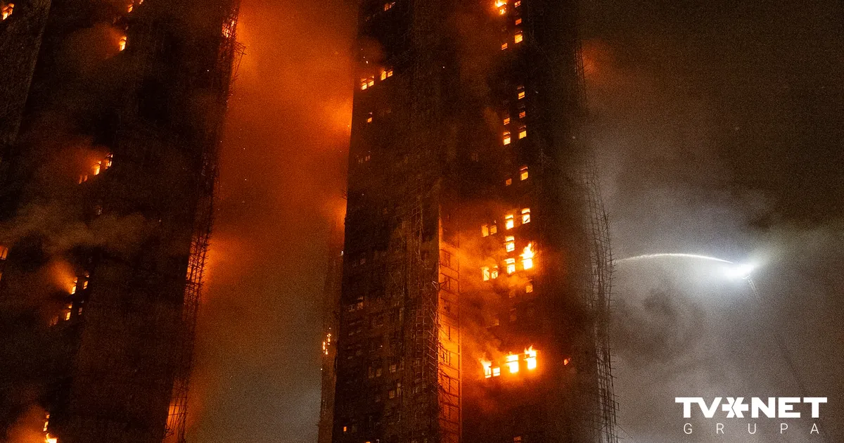 FOTO UN VIDEO ⟩ Dzīvojamo namu kompleksā Honkongā plosās ugunsgrēks. Bojā gājuši vismaz 36 cilvēki