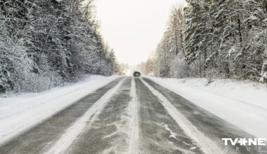 Šorīt daudzviet Latvijā autoceļi ir sniegoti un apledo - TVNET