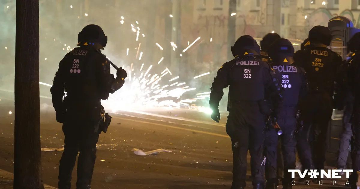 Vācijas policistu arodbiedrība ar bažām raugās uz darbu Vecgada vakarā