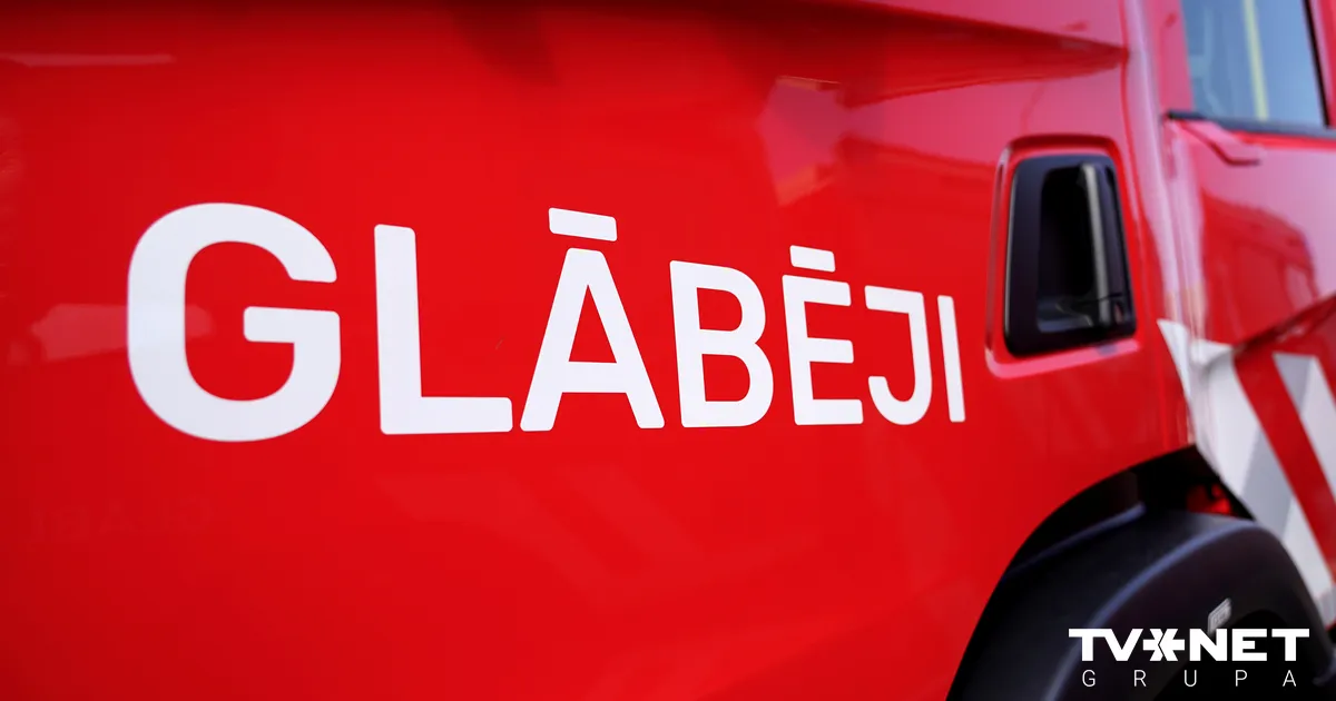 Glābēji meklē ceturtdien Daugavā nogrimušu auto