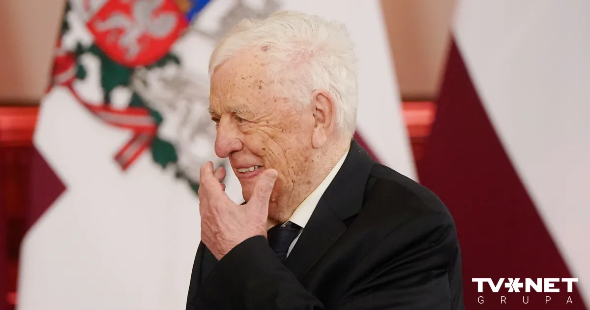 Maestro sev ierastajā manierē sasmīdinājis Edgaru Rinkēviču