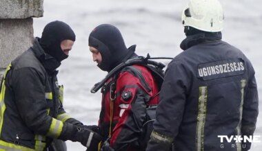 Svētdien VUGD pārtraucis Daugavā iebraukušās automašīnas izcelšanas darbus
