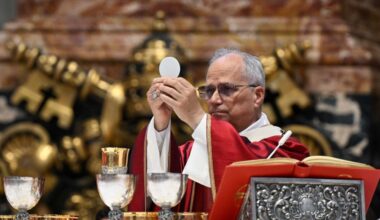 Pāvests norāda uz cerību, kas raugās tālāk par šīszemes apvārsni