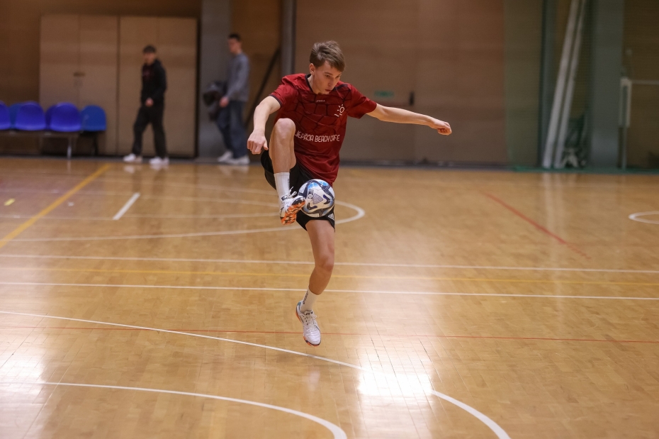 WindUp.lv Liepājas amatieru telpu futbola čempionāts atklāts ar vārtu birumu