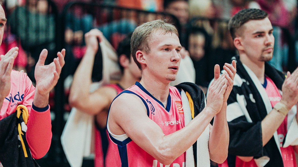 "Rīgas Zeļļi" un "Valmiera Glass"/ViA turpina krāt uzvaras