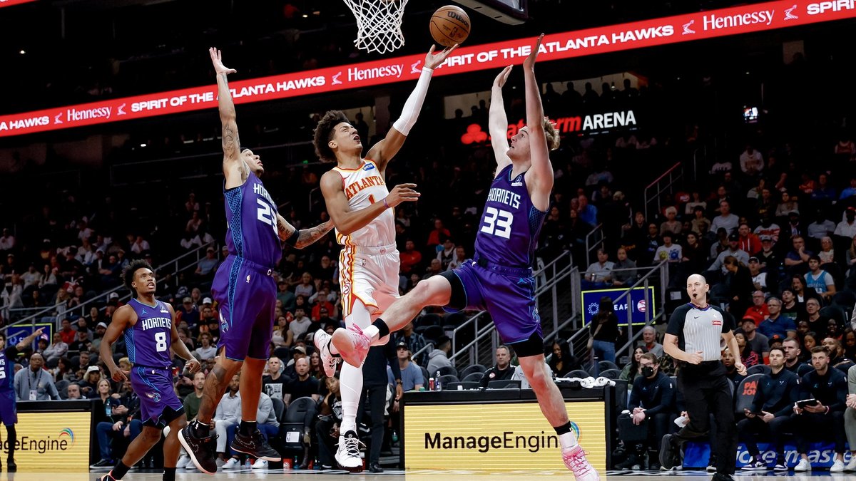 Porziņģis pēc sezonas rezultatīvākā mača nespēlē; "Hawks" turpina krāt uzvaras