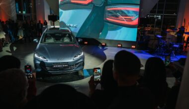 Rīgā atklāts pirmais BYD markas autocentrs Latvijā