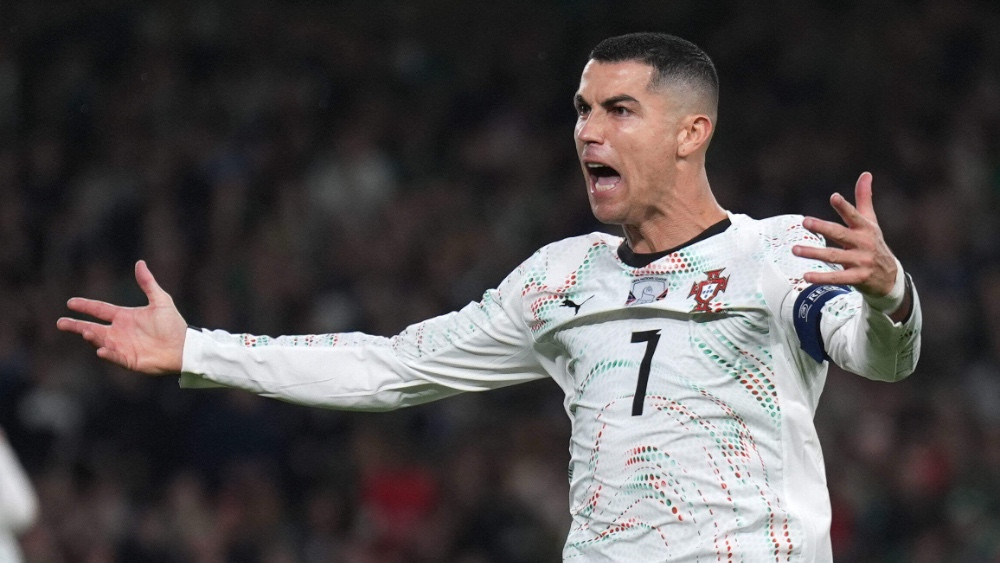 Ronaldu neiztur nervi un pirmo reizi Portugāles kreklā nopelna sarkano – Futbols – Sportacentrs.com