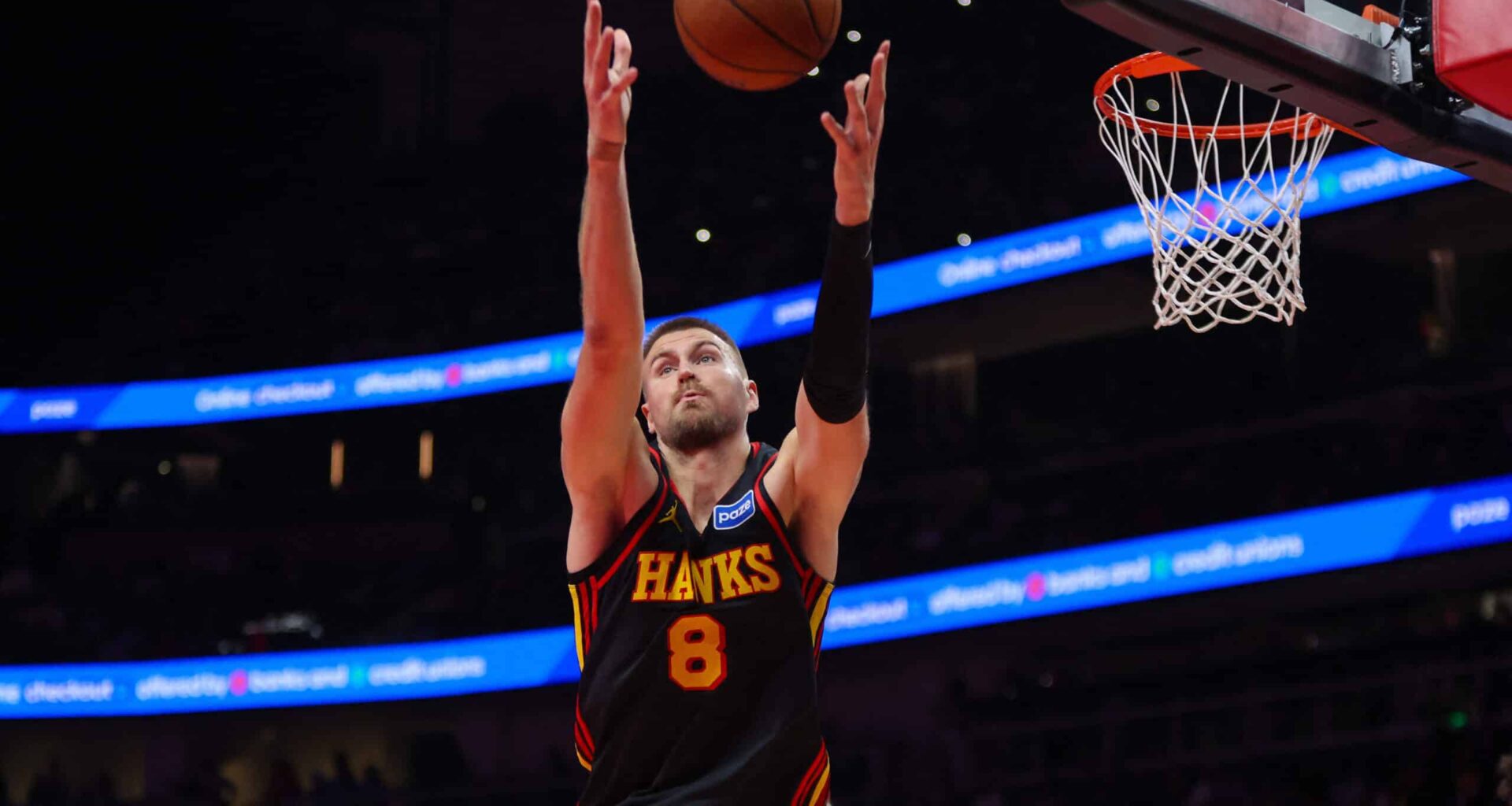 Porziņģis nespēj trāpīt, bet sarīko "bloku ballīti" pret "Raptors"