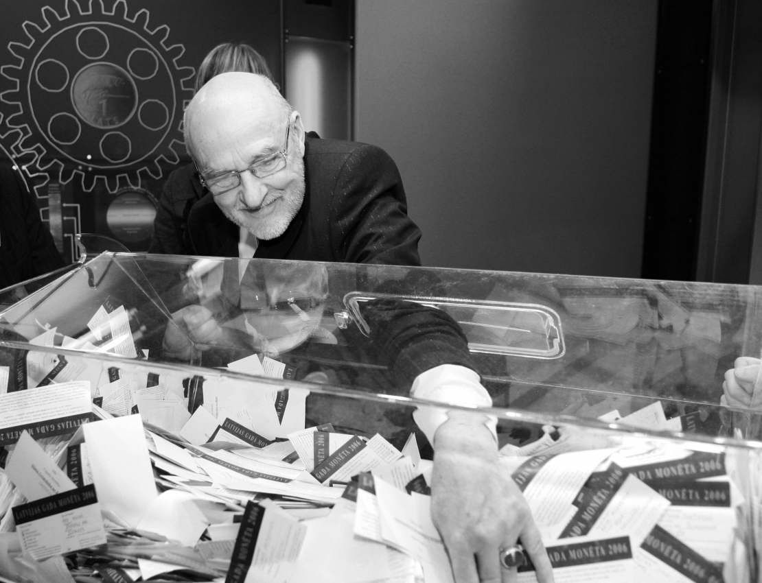 Mūžībā devies grafikas klasiķis Gunārs Krollis