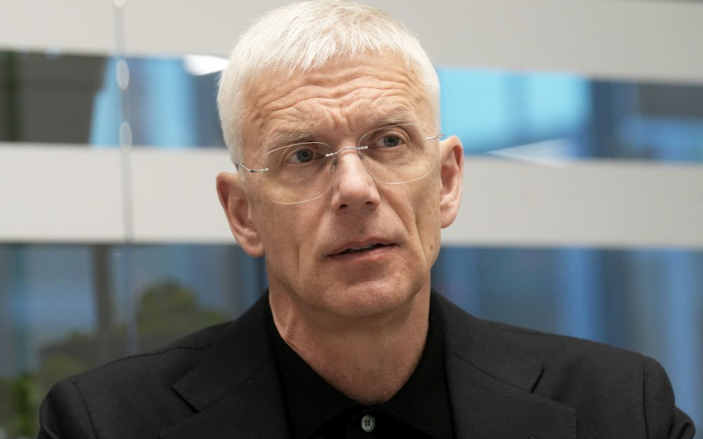 Kariņš atkal atlidojis… ar vīziju