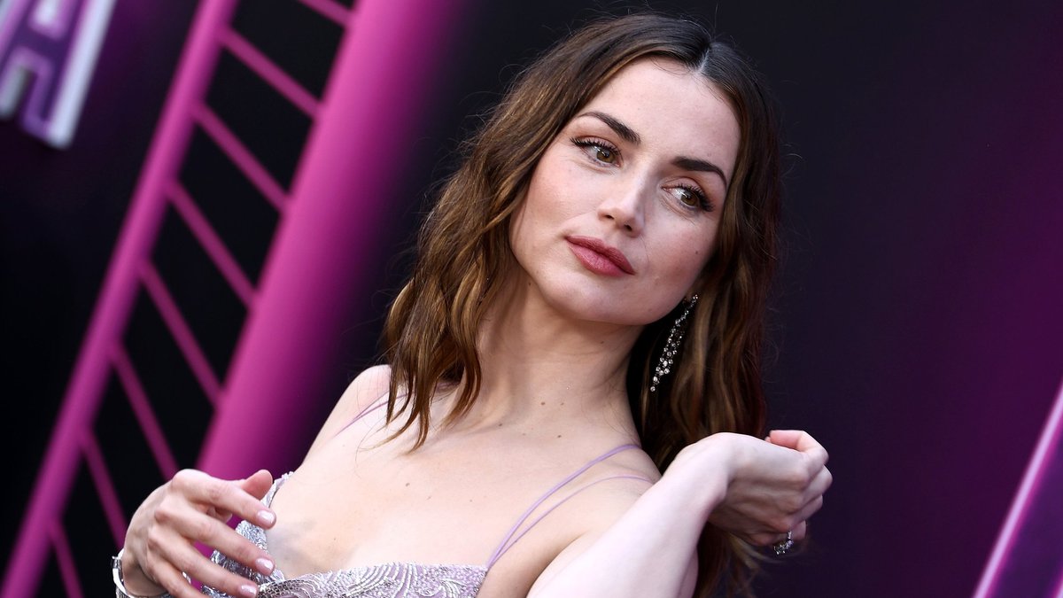 Ana de Armasa jau ar jaunu kavalieri – tikai mēnesi pēc šķiršanās no Toma Krūza