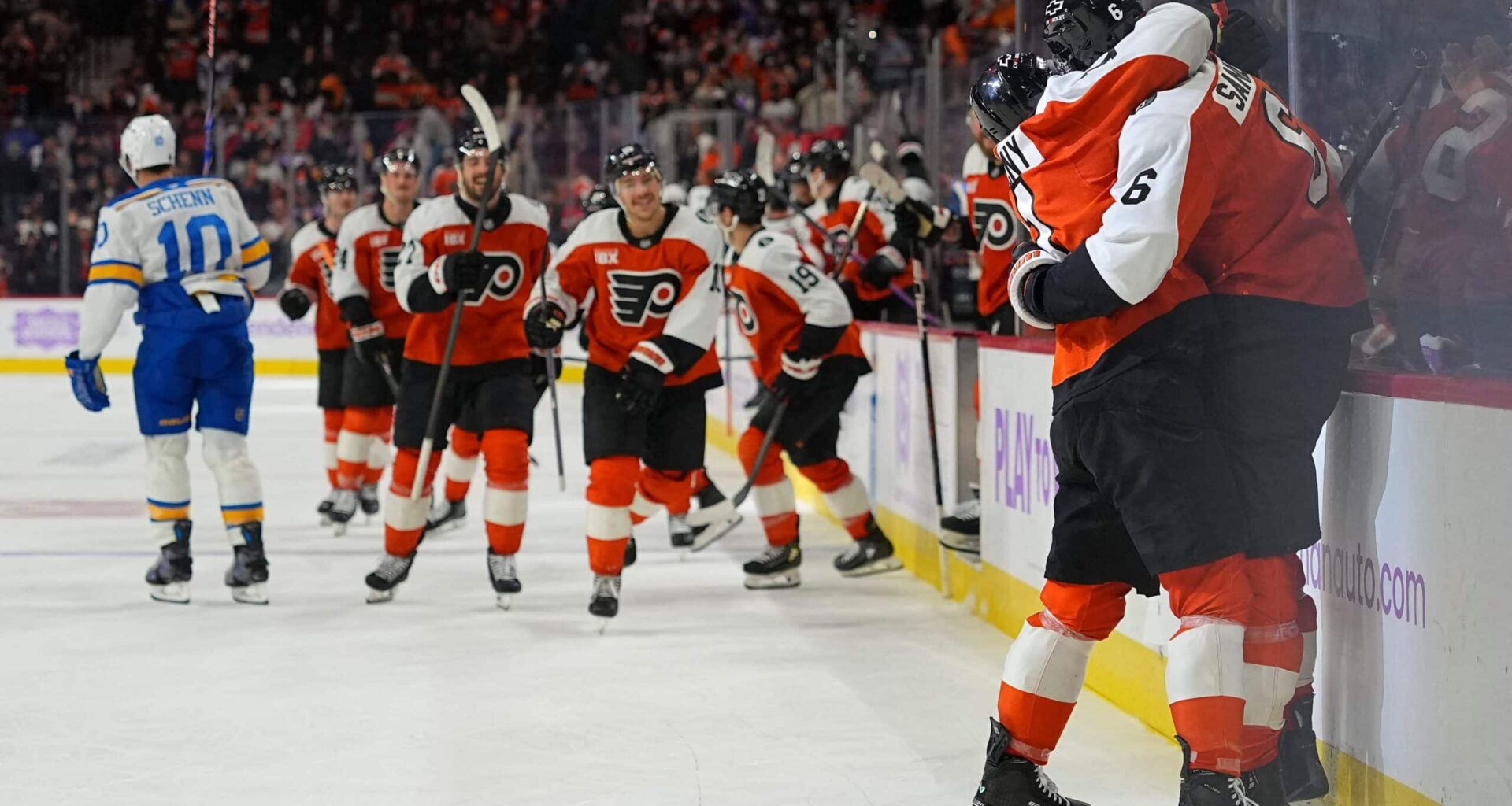 1, 2, 3 un 4! Ābola "Flyers" aizvada iespaidīgas trīs minūtes un pārspēj "Devils"