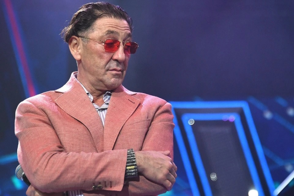 Griša 63 gadu vecumā jau gadu ir saderinājies ar 19 gadus veco Avroru