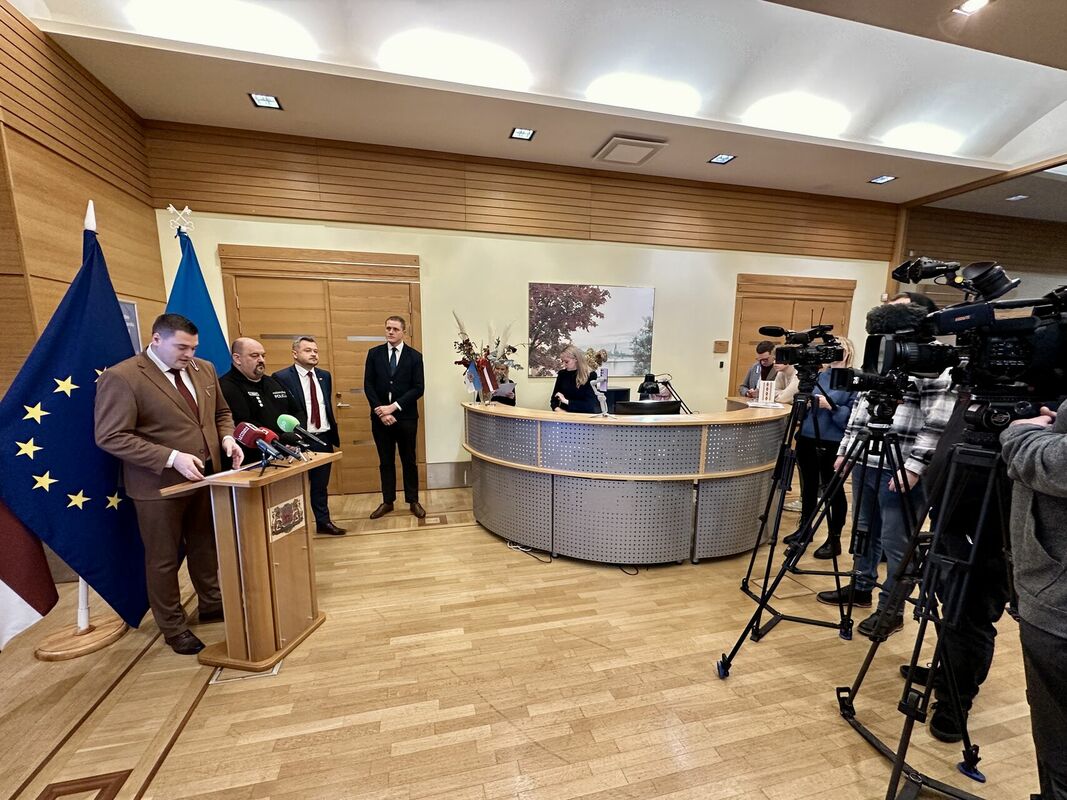 Ratnieks informē par "migrantu ķeršanas operācijas" rezultātiem Rīgā