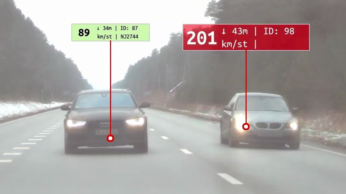 Policija Ropažu novadā aptur ar 205 km/h traucošos BMW autovadītāju