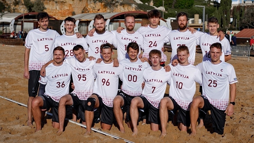 Latvijas komandām trīs uzvaras četrās pasaules čempionāta pludmales frisbijā spēlēs – Citi sporta veidi – Sportacentrs.com