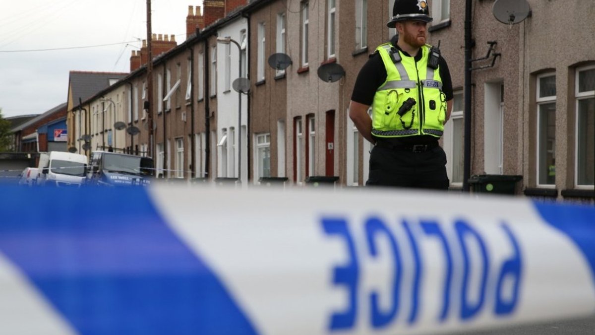 Vilcienā Lielbritānijā sadurti cilvēki; desmit hospitaizēti