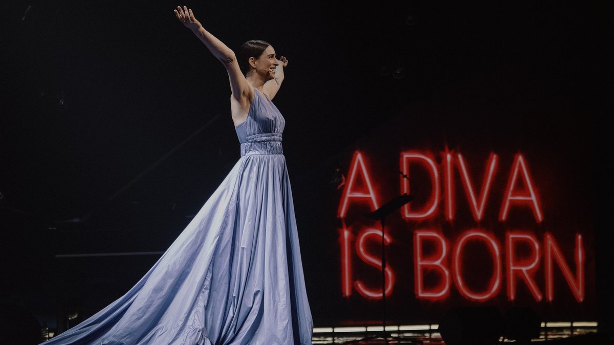 Vai viegli būt dīvai? Asmika Grigorjana par skatuvi, dzīvi, Andreju Žagaru un Rīgu