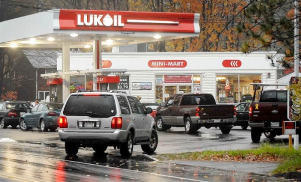 «Lukoilam» — beigas». Miljardiera Alekperova naftas impērija ir nonākusi uz sabrukuma robežas