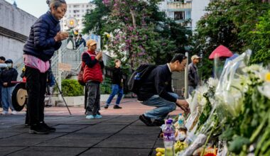 Honkongā sēro par 128 ugunsgrēkā bojāgājušajiem; to skaits, visticamāk, pieaugs