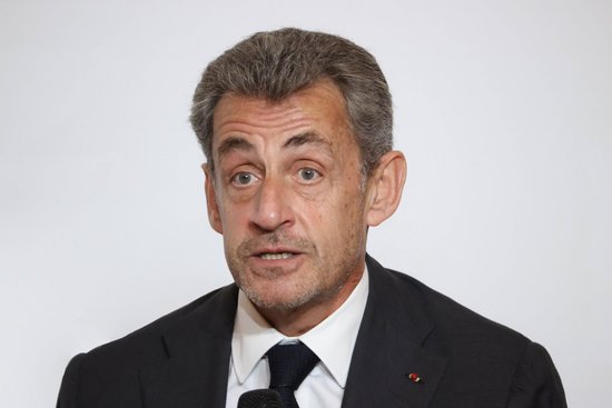 Sarkozī sācis izciest savu cietumsodu; eksprezidentu ieslodzījumā apsargājot miesassargi Sarkozī sācis izciest savu cietumsodu; eksprezidentu ieslodzījumā apsargājot miesassargi